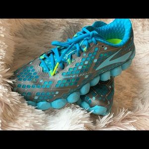 Brooks Neuro turquoise women’s sz 8